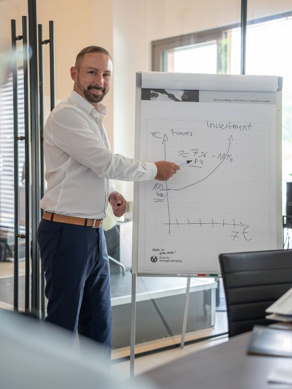 Vorteile Altersvorsorge mit Finanzen Paderborn, auf dem Bild zu sehen ist Robert Heiliger